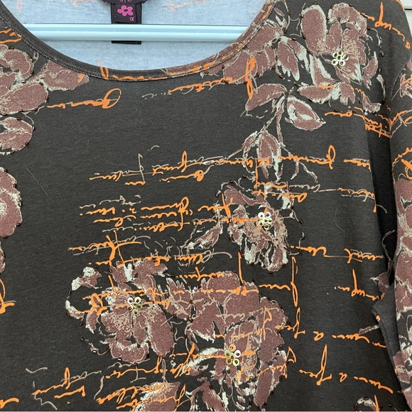 alc At Last Women's Knit Top Sz 1X Brown Floral Sequins City Look 3/4 Sleeves - Picture 3 of 6
